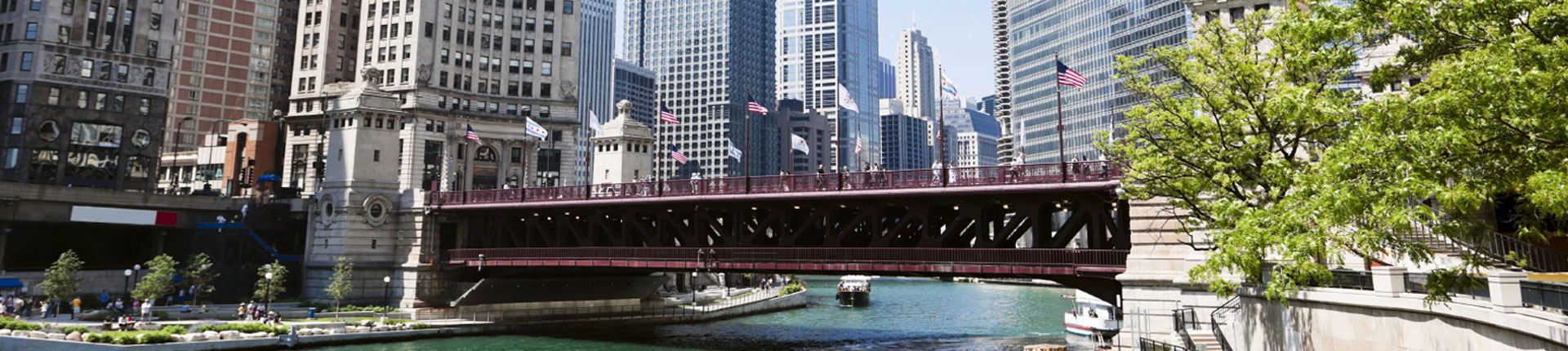 View of the Chicago river, riverwalk and skyline